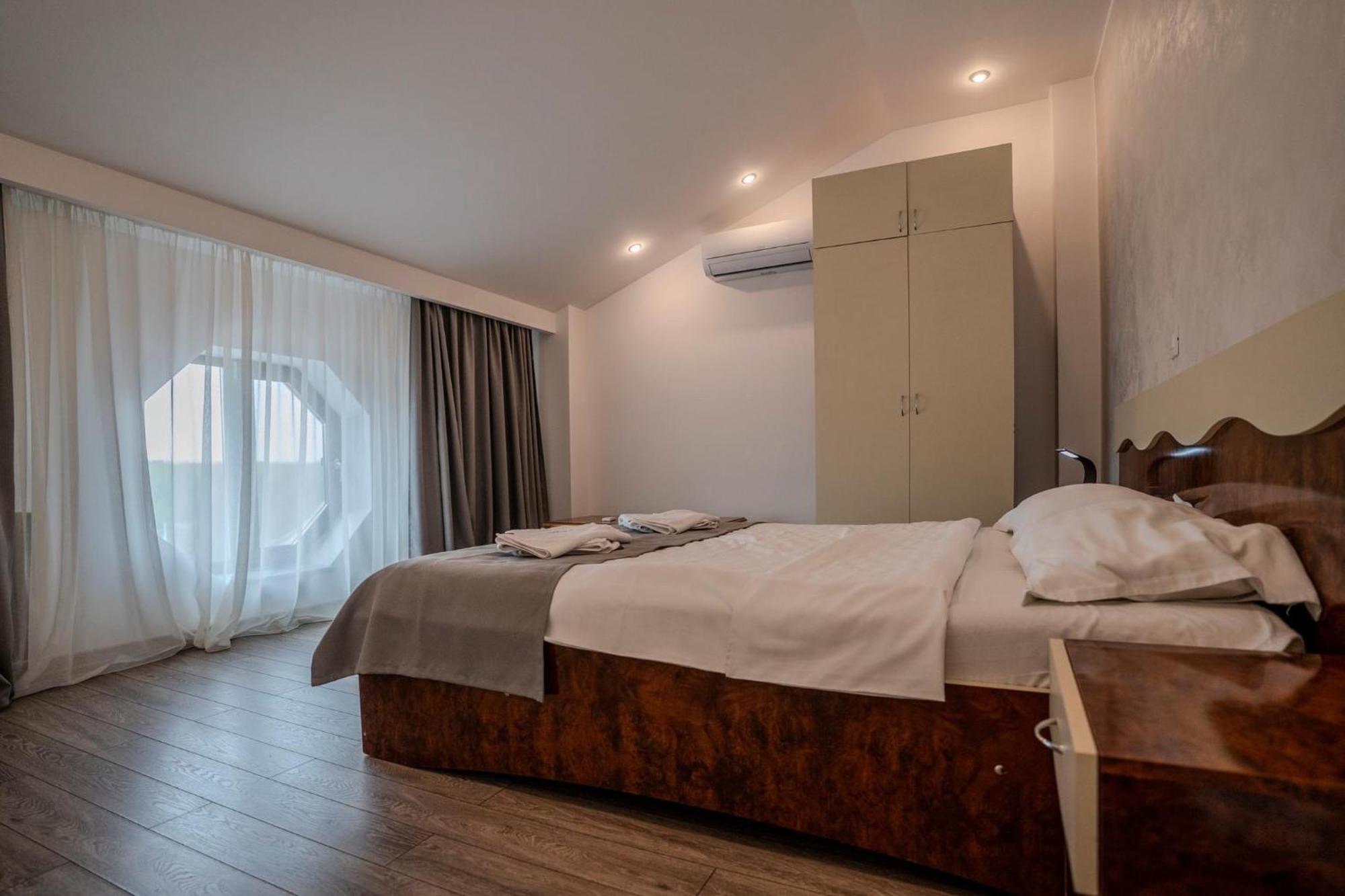 Hotel Emi Mihail Kogălniceanu Zewnętrze zdjęcie