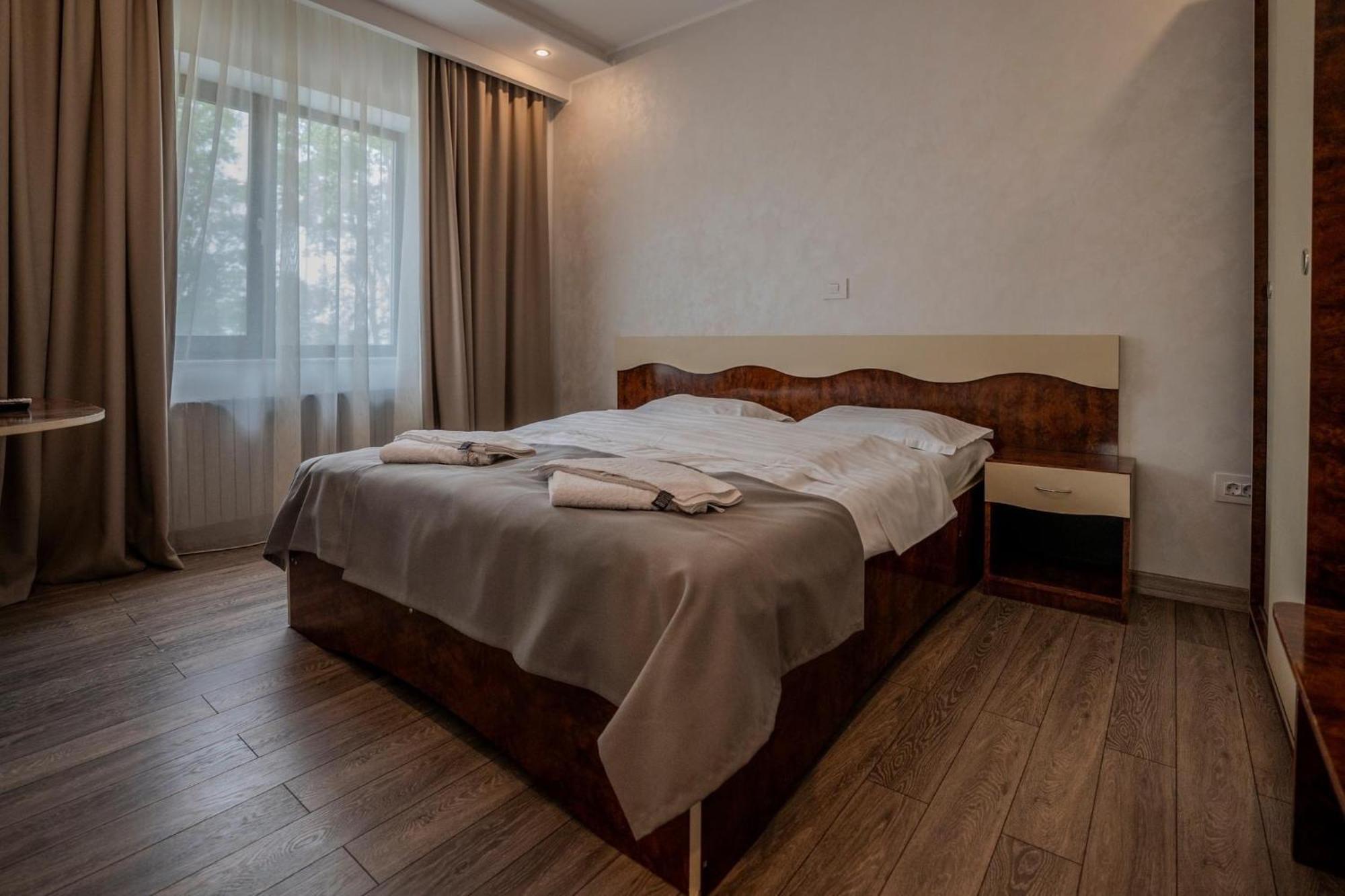 Hotel Emi Mihail Kogălniceanu Zewnętrze zdjęcie