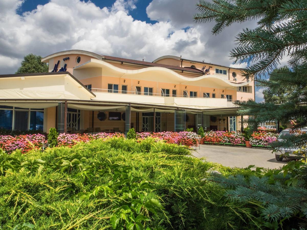 Hotel Emi Mihail Kogălniceanu Zewnętrze zdjęcie